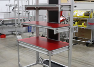 LPS Rolling Product Supply Cart with Red Panels - Carro de suministro de productos LPS con paneles rojos